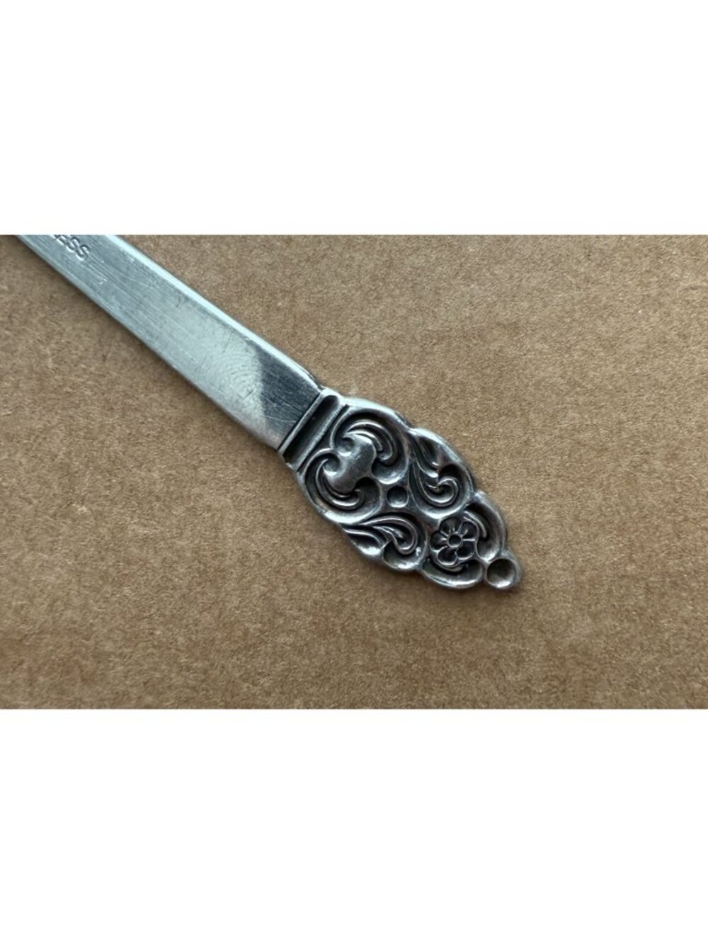 Oneida Community Vinland (Stainless) Pattern Pierced Table Serving Spoon 8 1/2" - Picture 7 of 8
